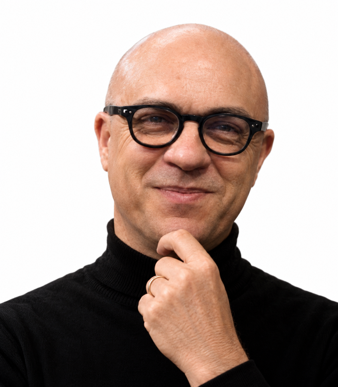 Ritratto di Cesare Rossi con occhiali e maglia nera