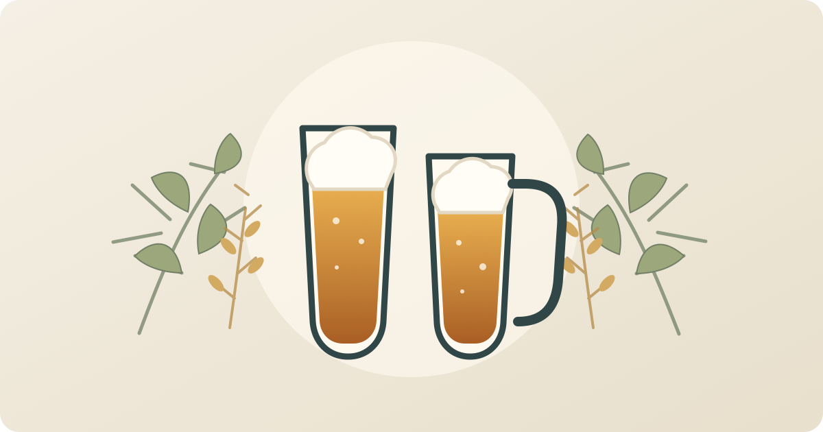 Due bicchieri di birra artigianale con luppolo e orzo.